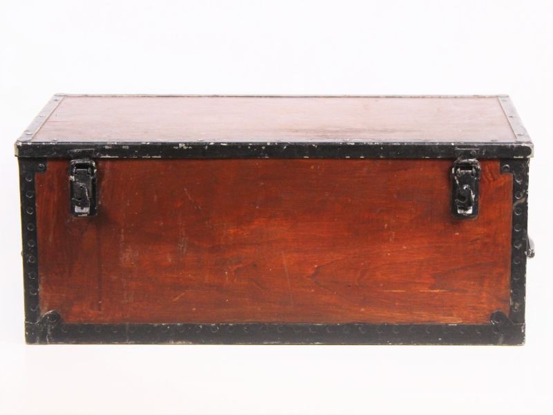 Knappe houten kist met metalen verstevigingen - vintage